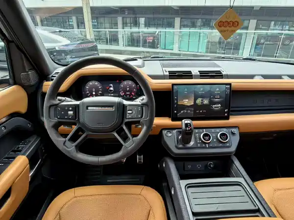 Land Rover Defender 2024