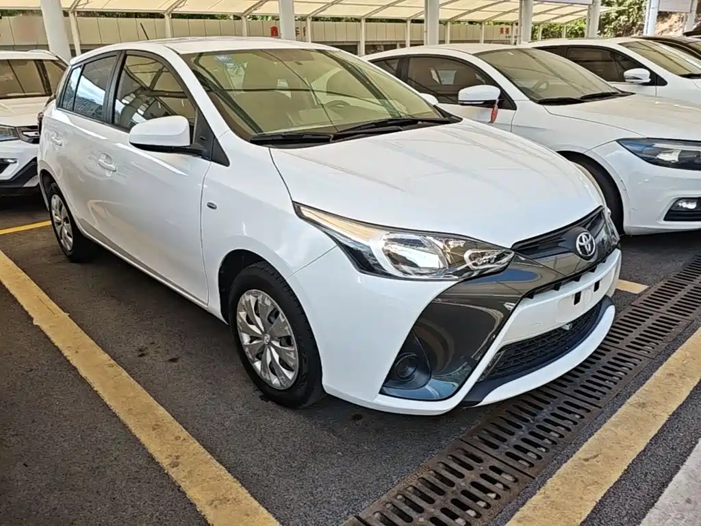 Toyota Yaris L 2017 — фото 4