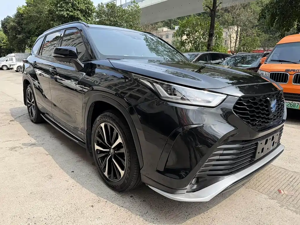 Toyota Crown Kluger 2022
