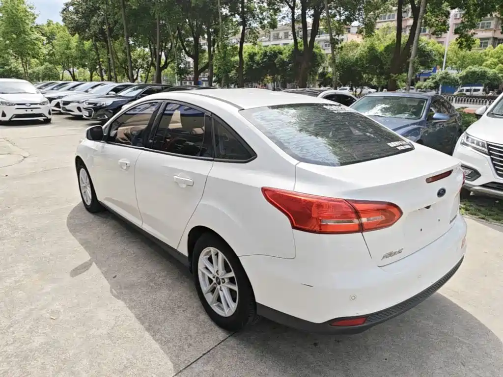 Ford Focus 2016 — фото 23