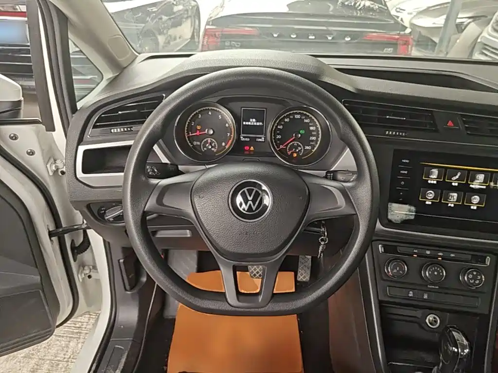 Volkswagen Touran 2021 — фото 11