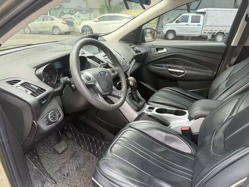 Ford Kuga 2015 — фото 10