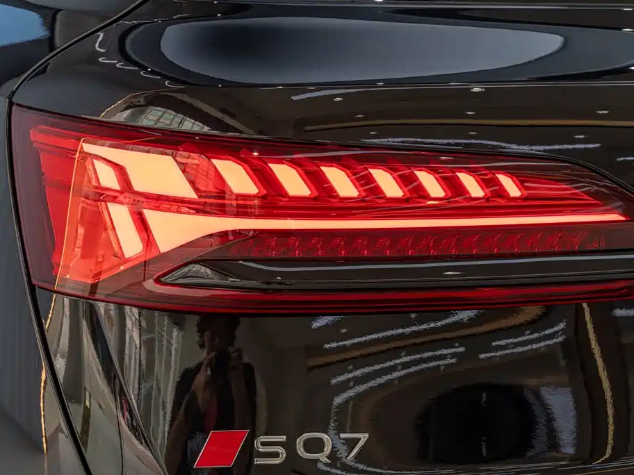 Audi Q7 2025 — фото 23