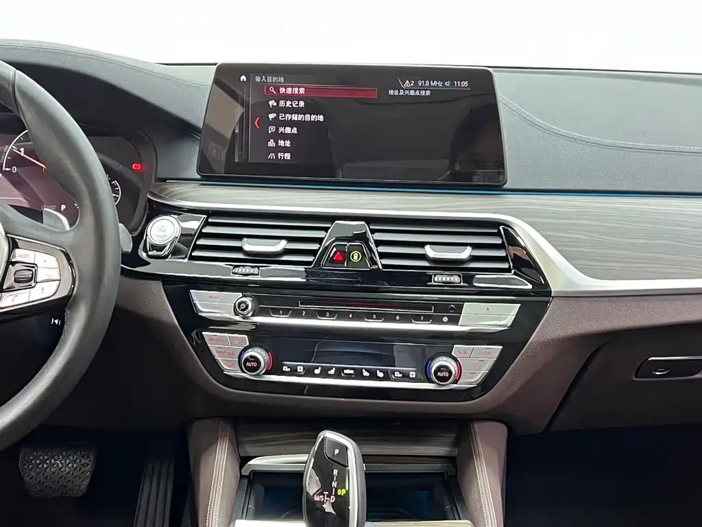 BMW 5 Series 2019 — фото 24