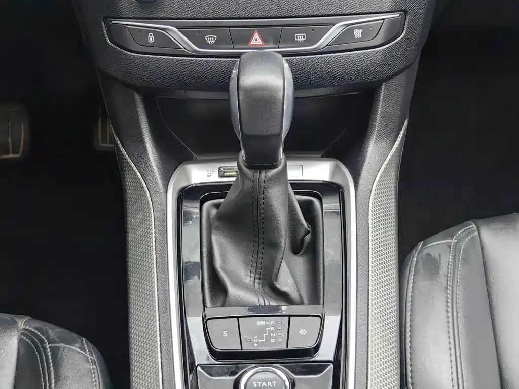 Peugeot 408 2022 — фото 13