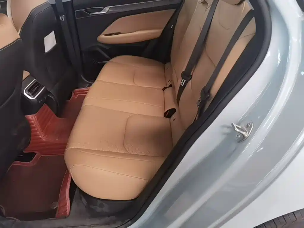 Geely Emgrand L Hip 2025 — фото 13