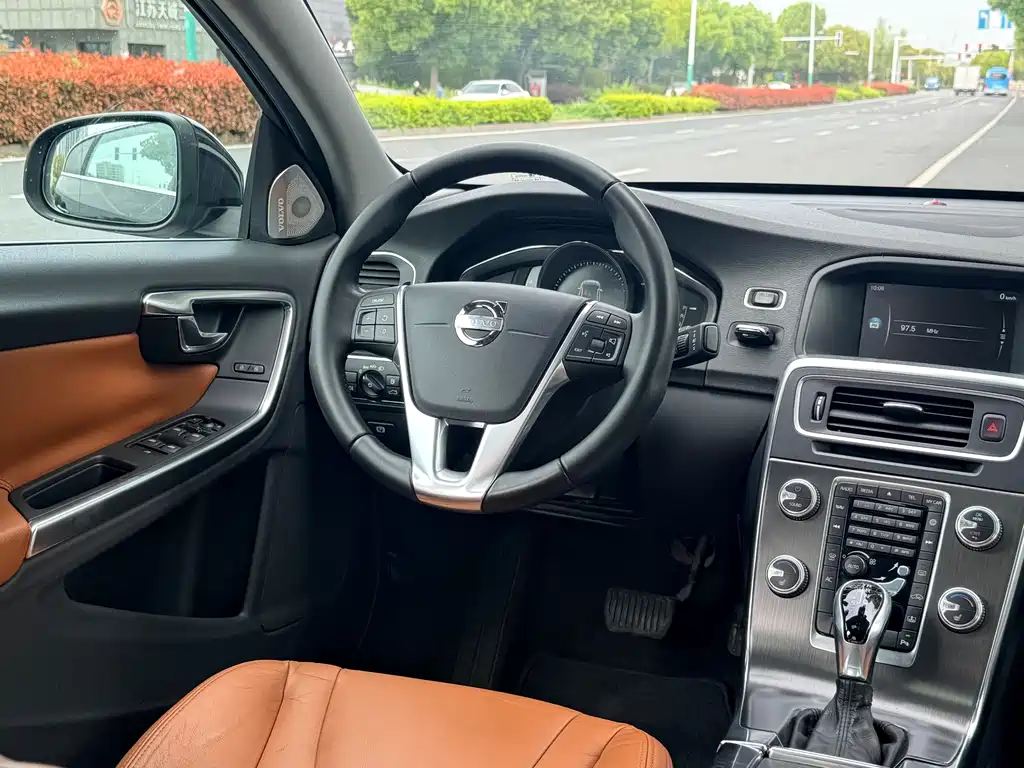 Volvo S60 2015 — фото 15