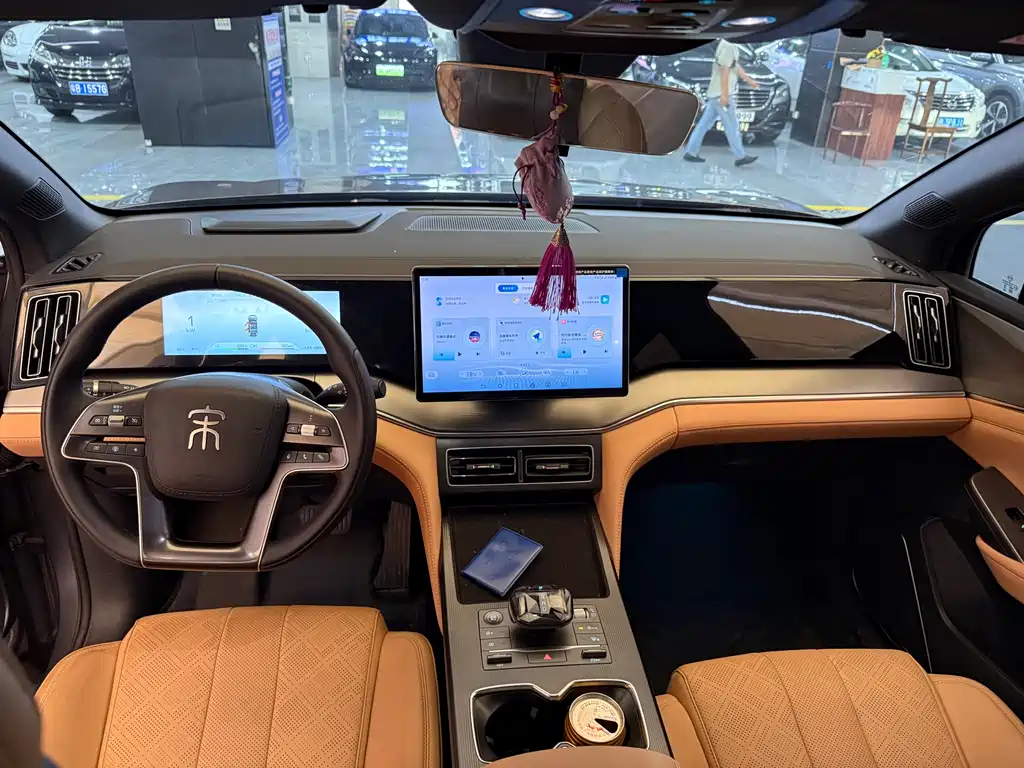 BYD L DM-i 2025 — фото 7