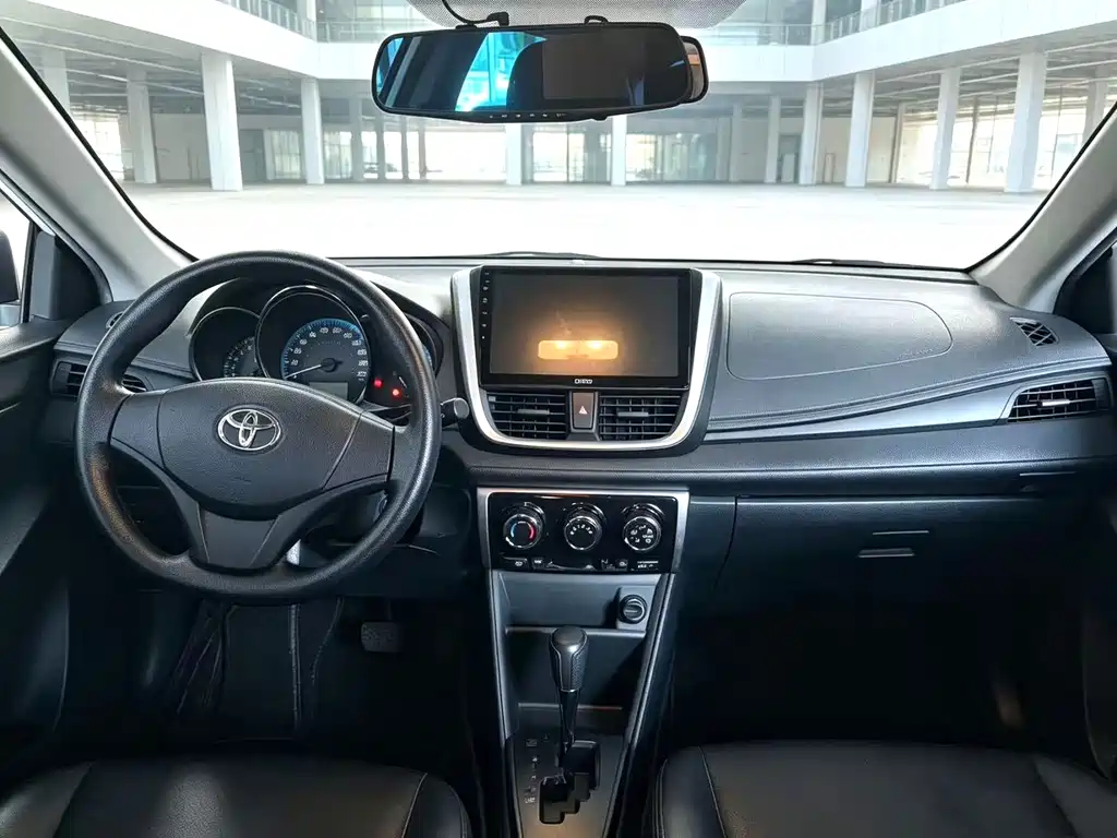 Toyota Yaris L 2018 — фото 9