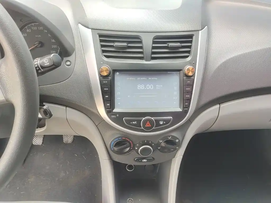 Hyundai Accent 2016 — фото 13