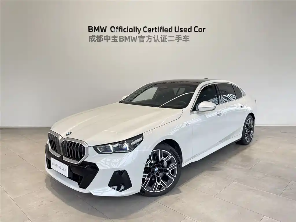 BMW 5 Series 2025 — фото 1