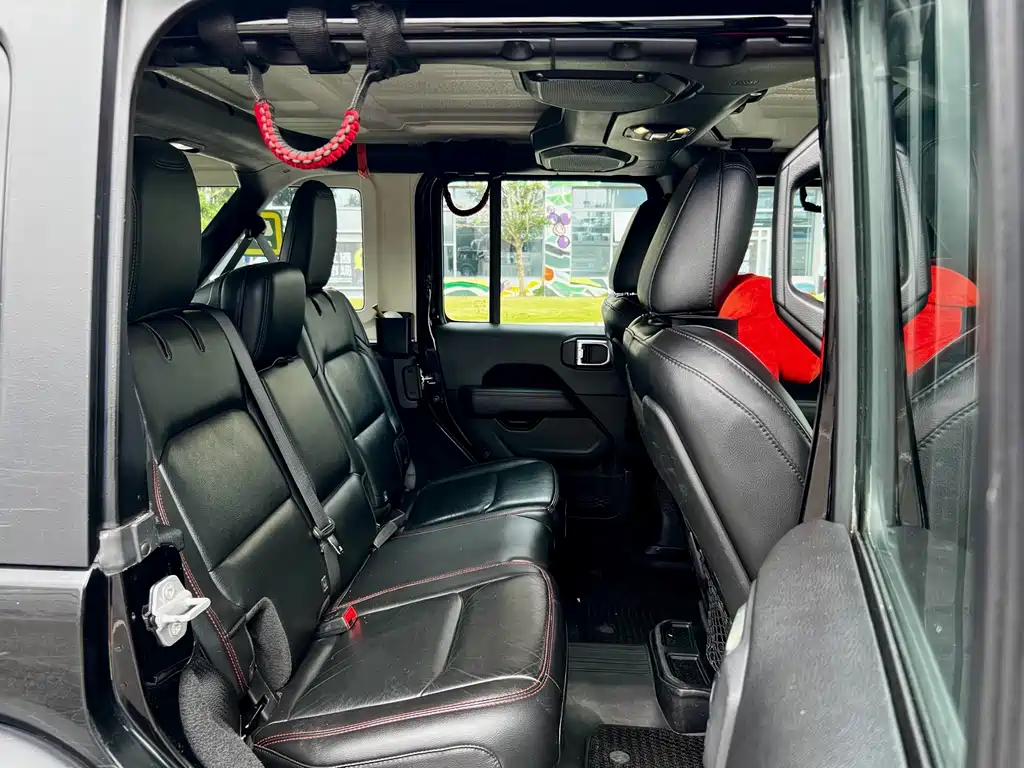 Jeep Wrangler 2019 — фото 12