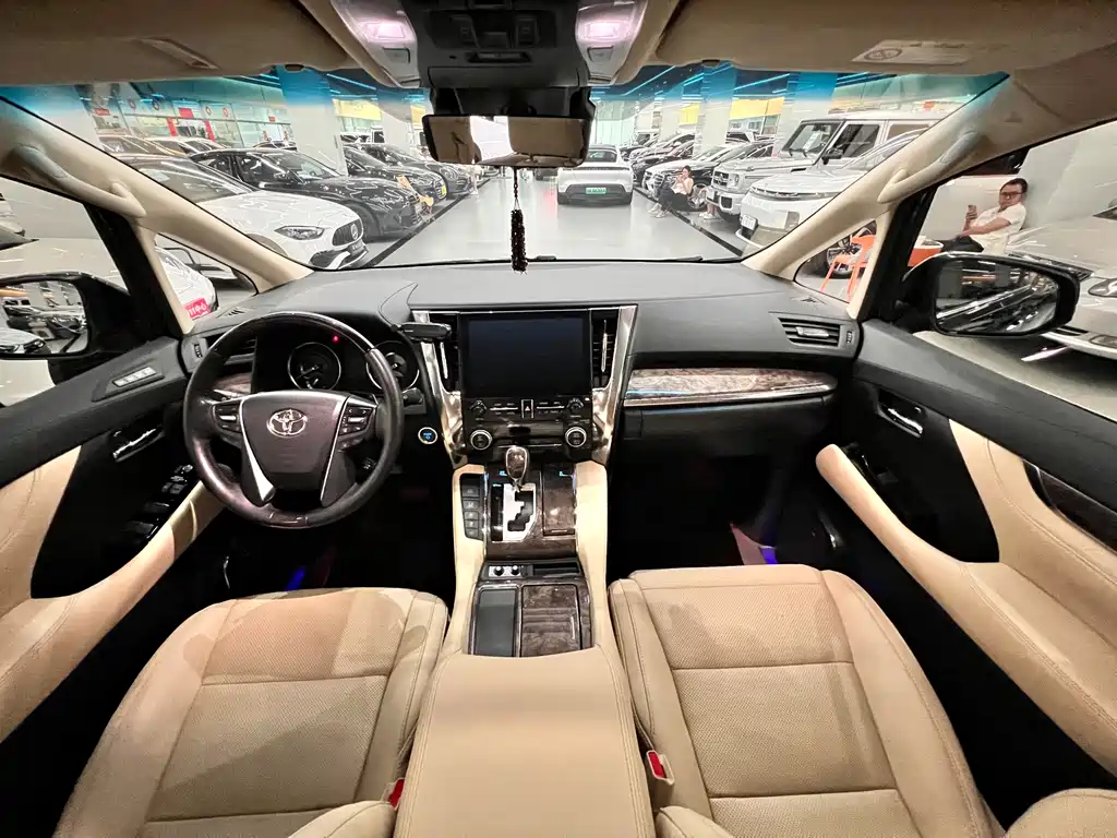 Toyota Alphard 2023 — фото 4