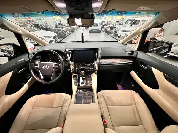 Toyota Alphard 2023