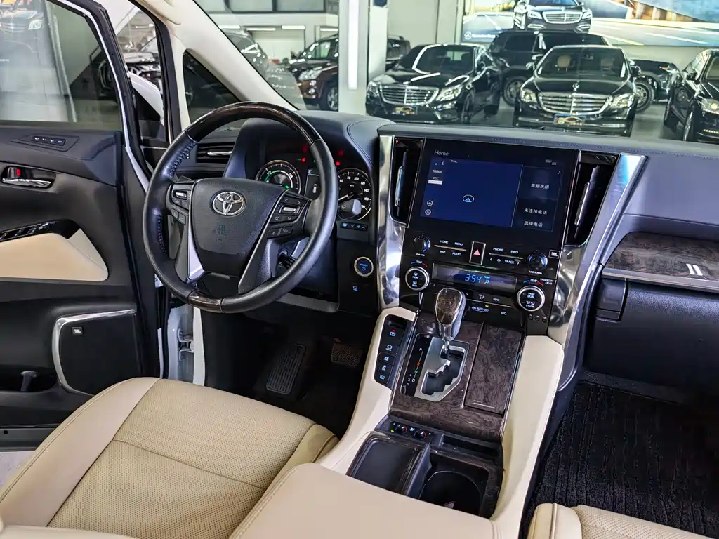 Toyota Vellfire 2021 — фото 11