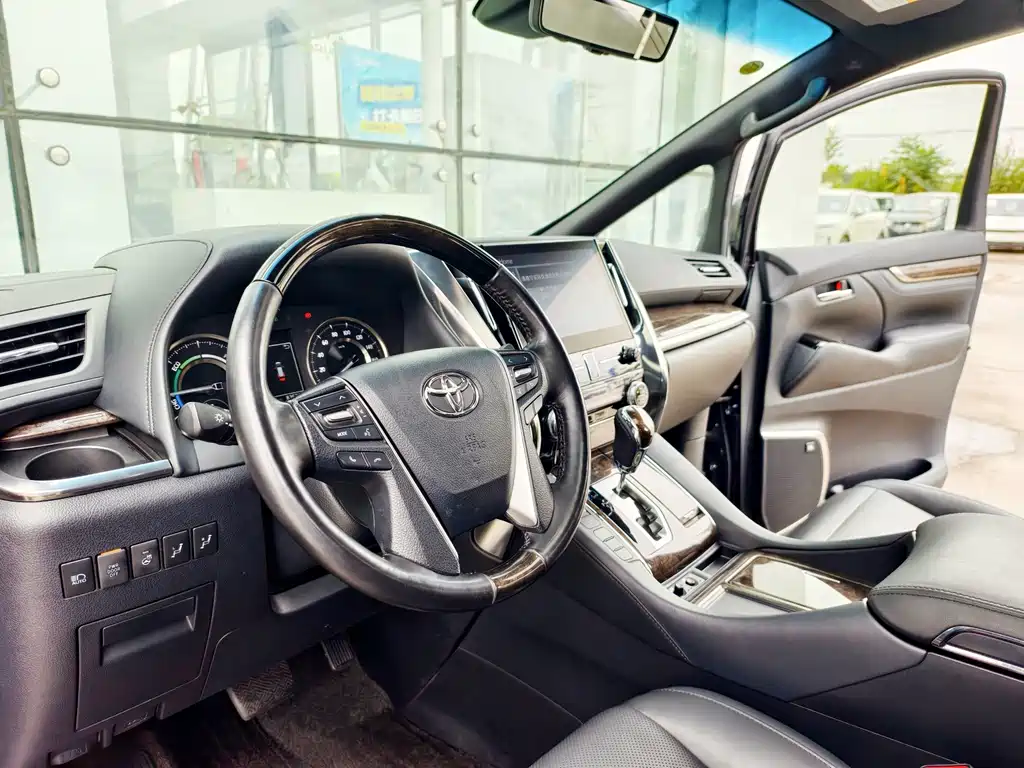 Toyota Vellfire 2021 — фото 10