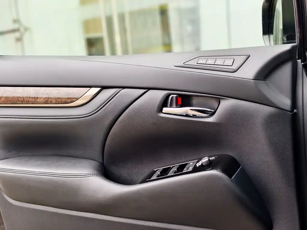 Toyota Vellfire 2021 — фото 15