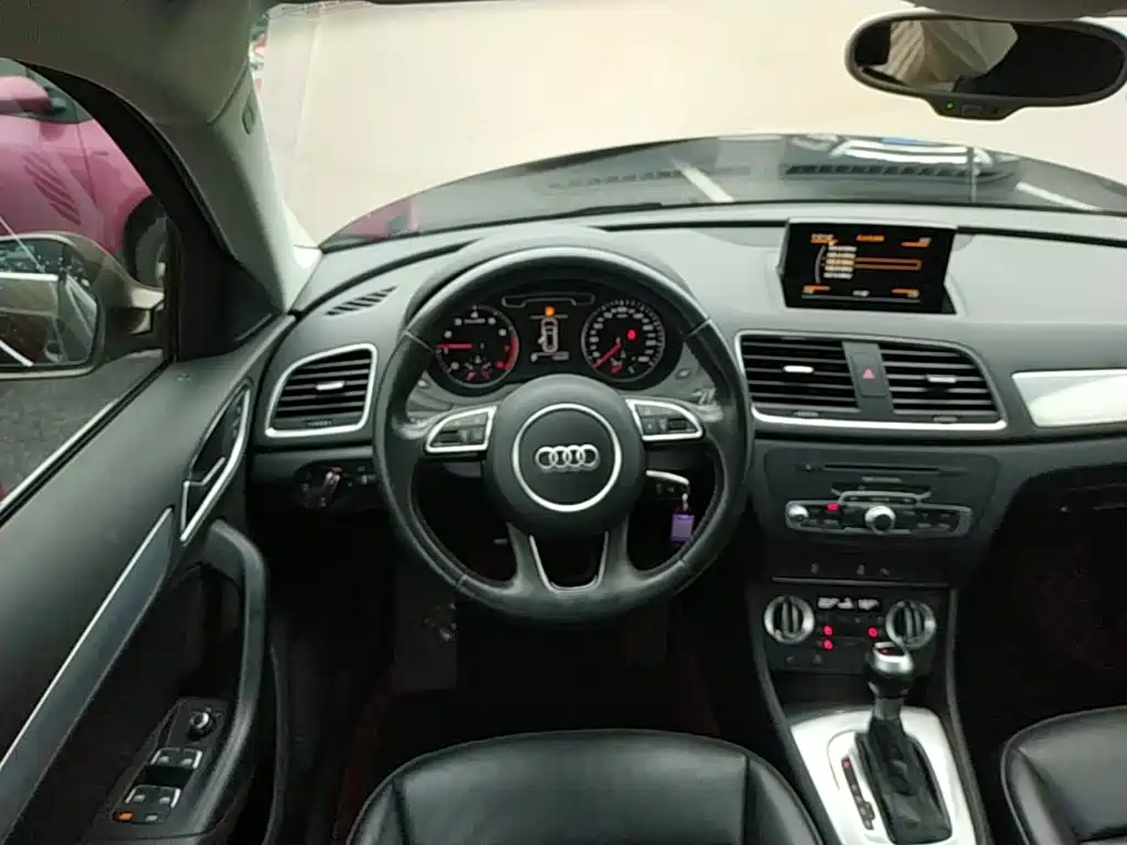 Audi Q3 2015 — фото 11