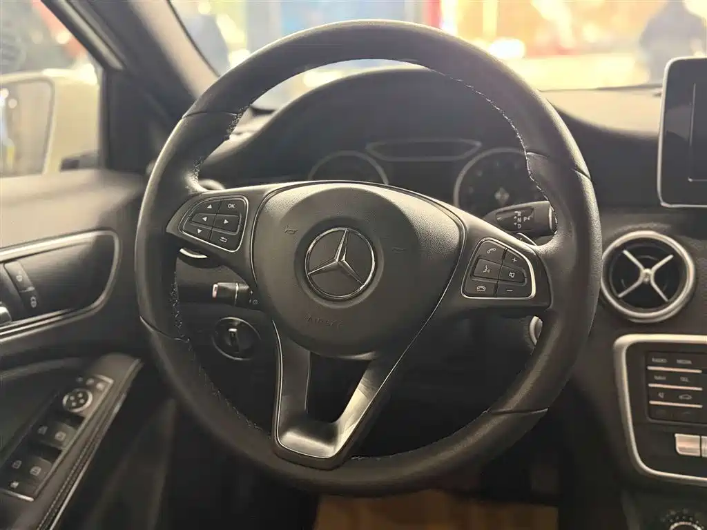 Mercedes-Benz A-Class 2018 — фото 26