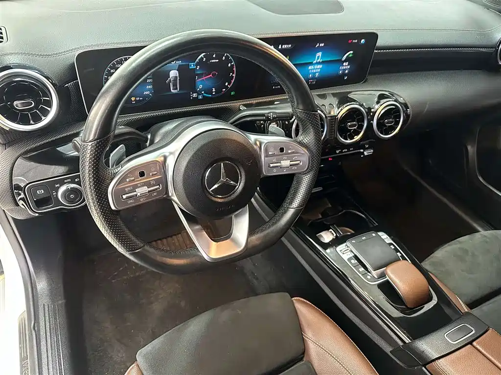 Mercedes-Benz A-Class 2019 — фото 22