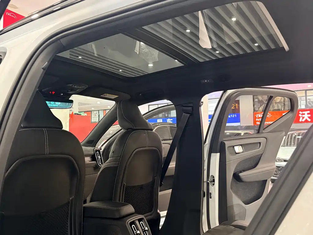 Volvo XC40 2021 — фото 15