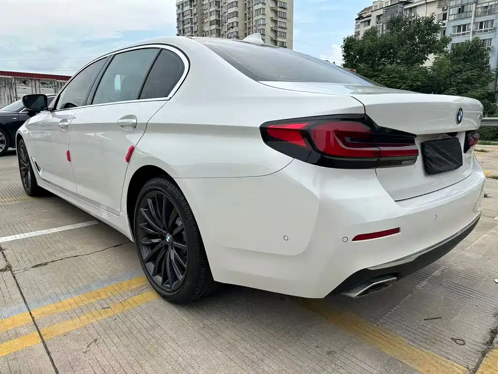 BMW 5 Series 2021 — фото 13