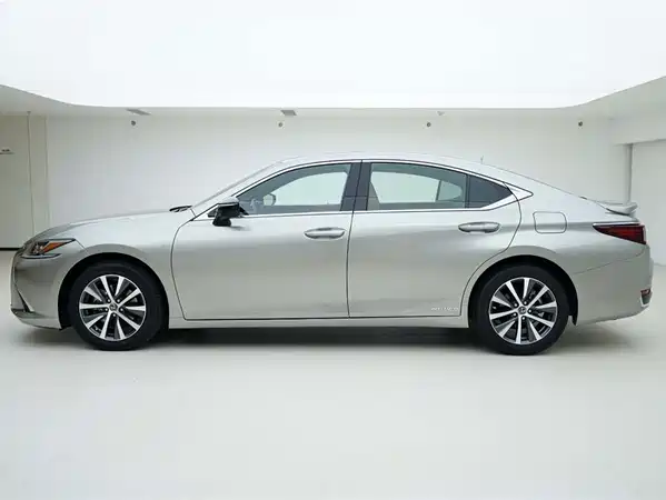 Lexus ES 2021