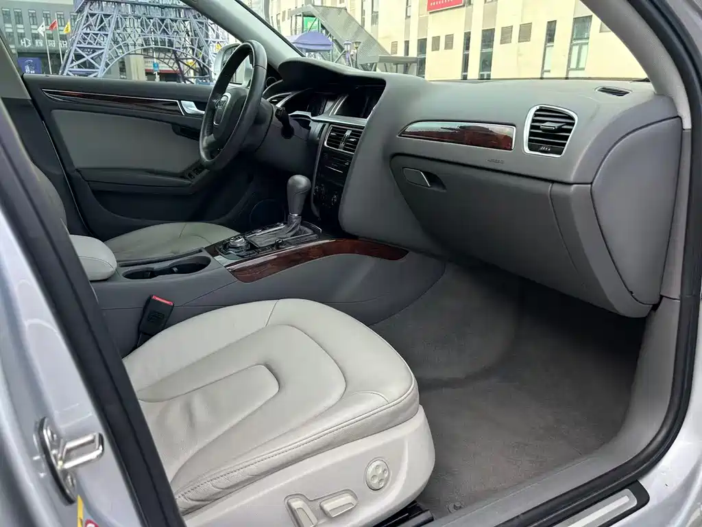 Audi A4L 2011