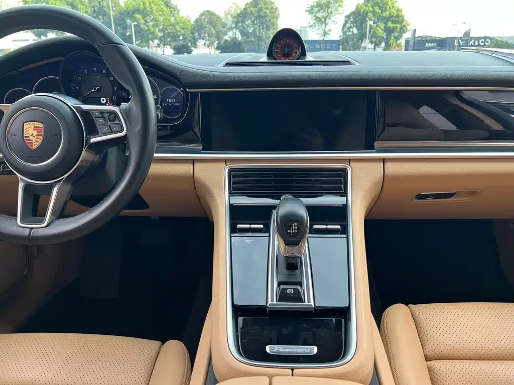 Porsche Panamera 2018 — фото 9