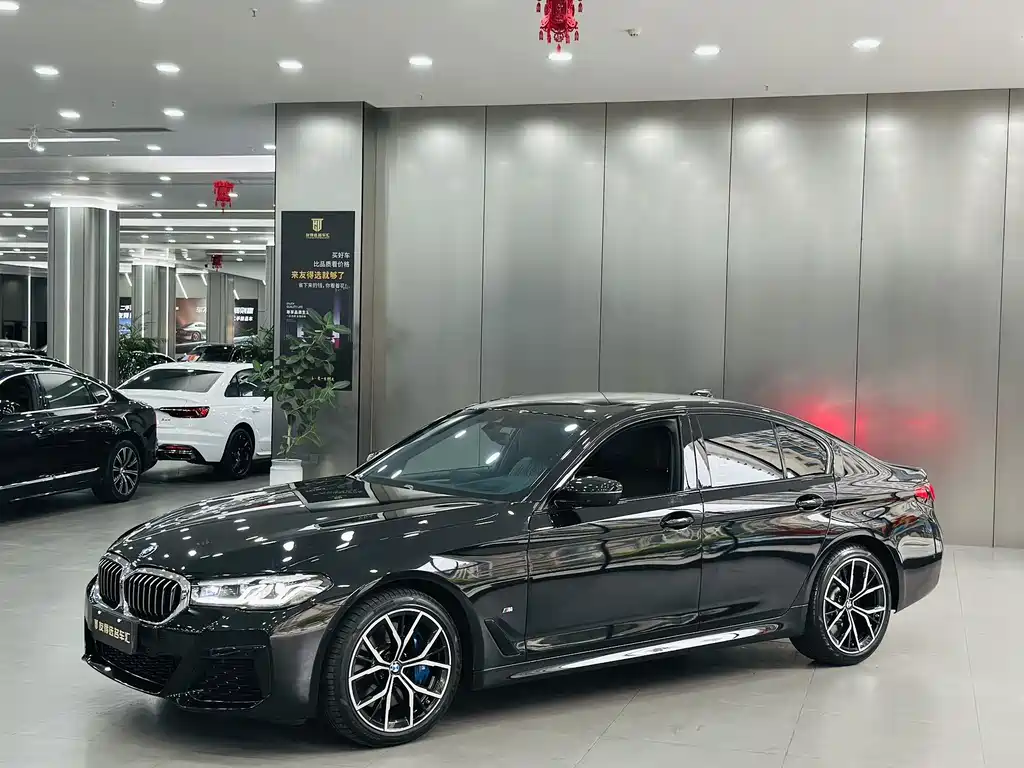 BMW 5 Series 2023 — фото 1