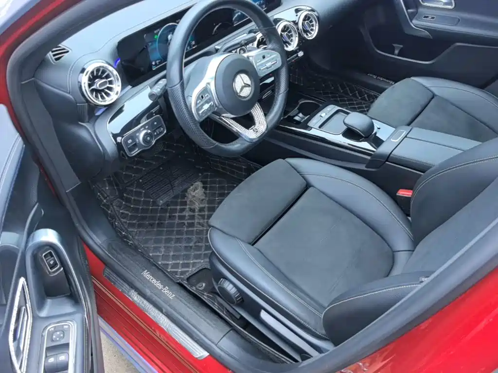 Mercedes-Benz A-Class 2019 — фото 16