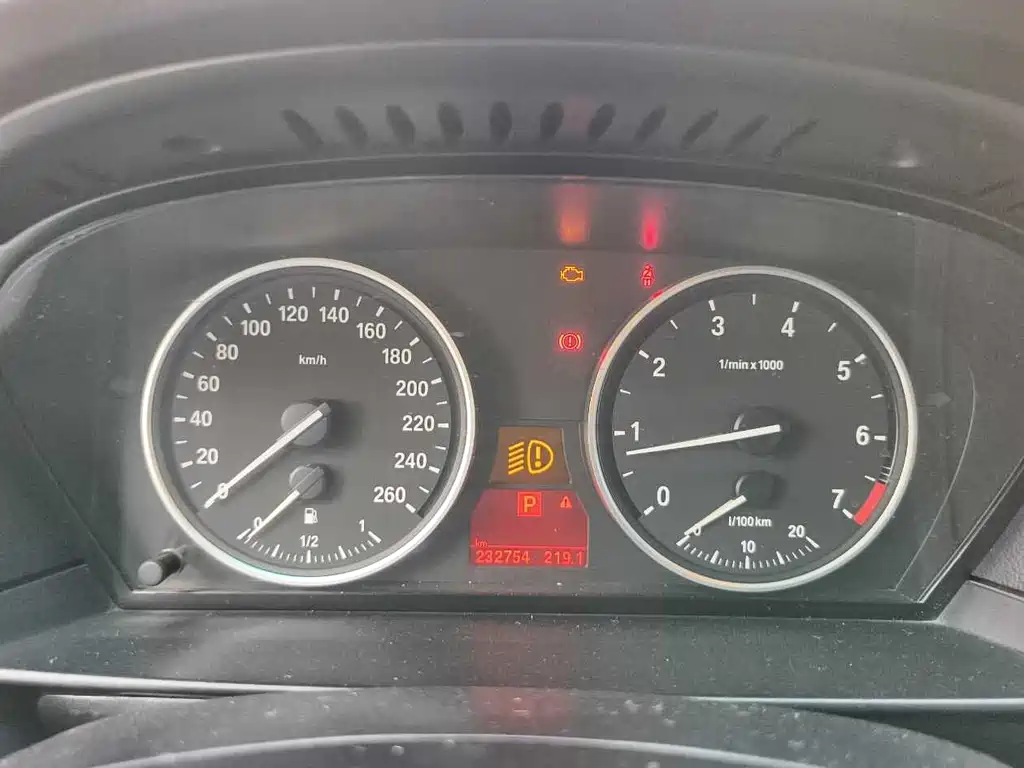 BMW 5 Series 2010 — фото 16