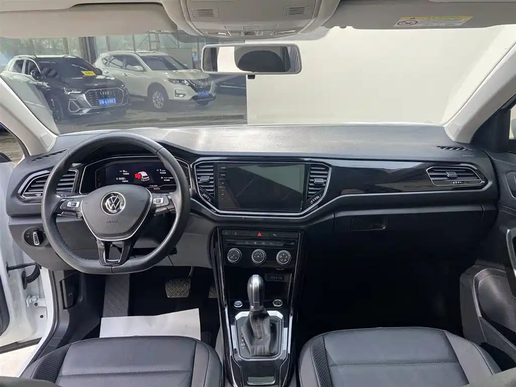 Volkswagen T-Roc 2023 — фото 13