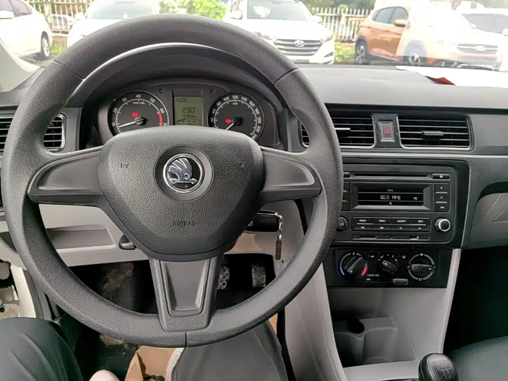Skoda Rapid 2016 — фото 10