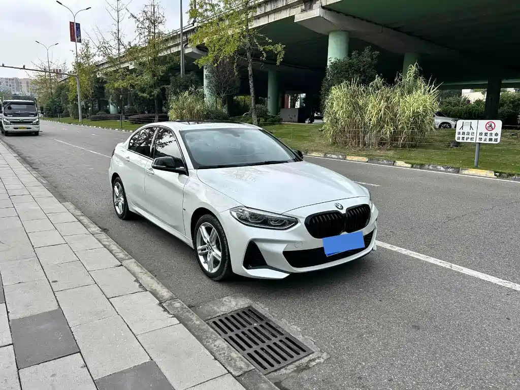 BMW 1 Series 2023 — фото 1