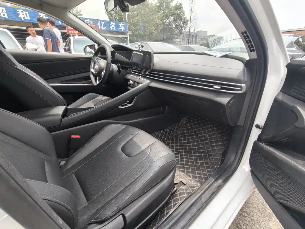 Hyundai Elantra 2023