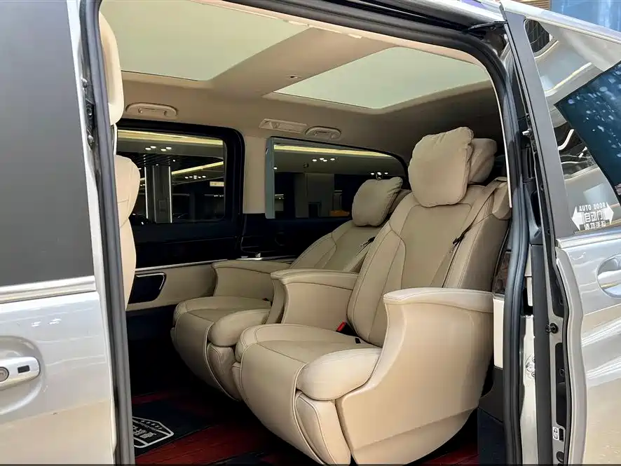 Mercedes-Benz V-Class 2020 — фото 12