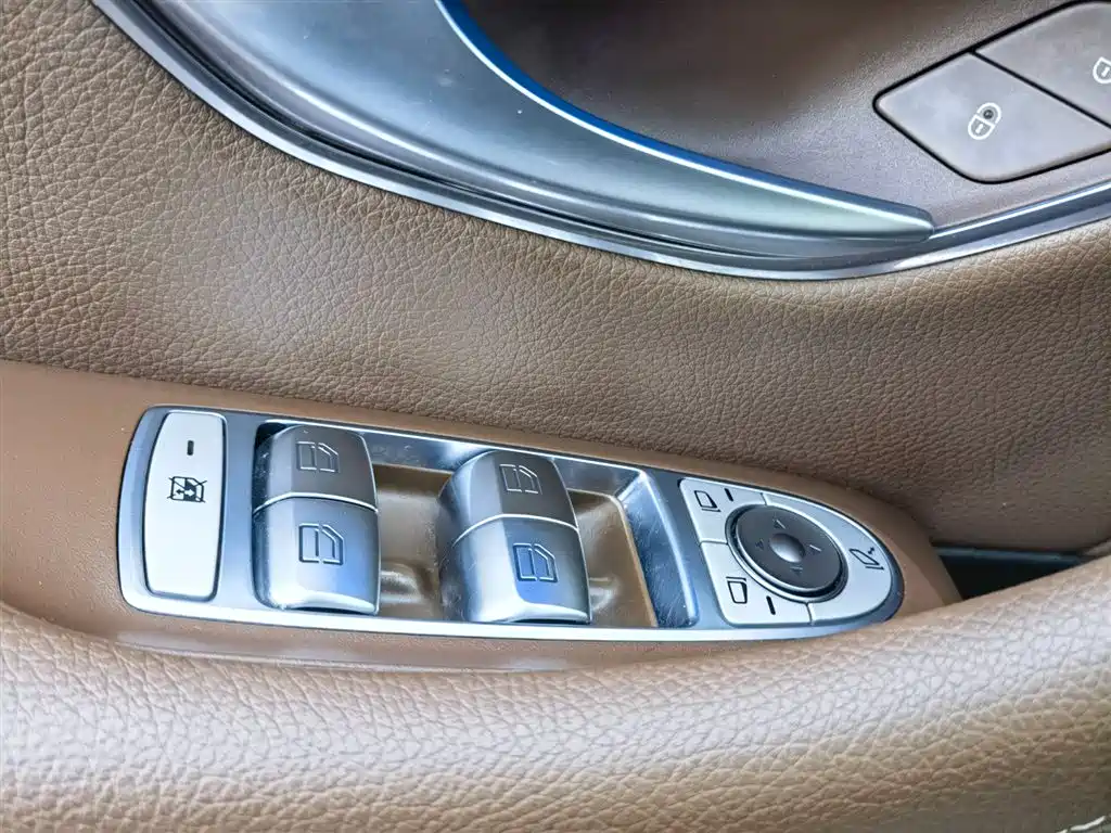 Mercedes-Benz E-Class 2021 — фото 35