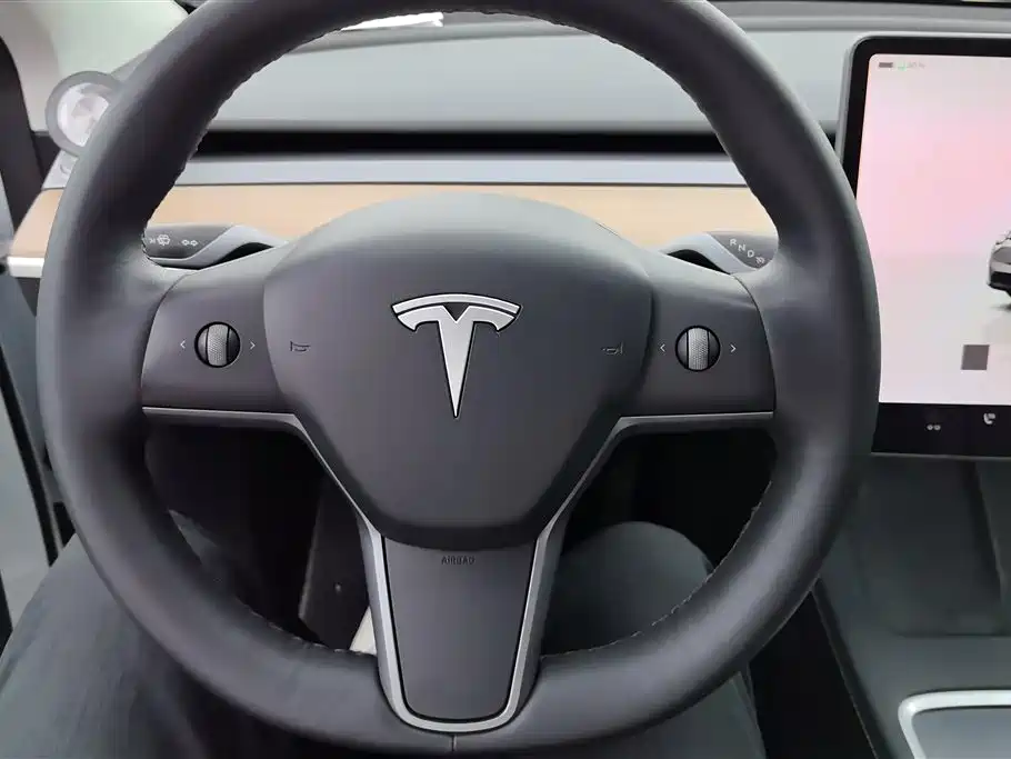 Tesla Model Y 2022 — фото 15