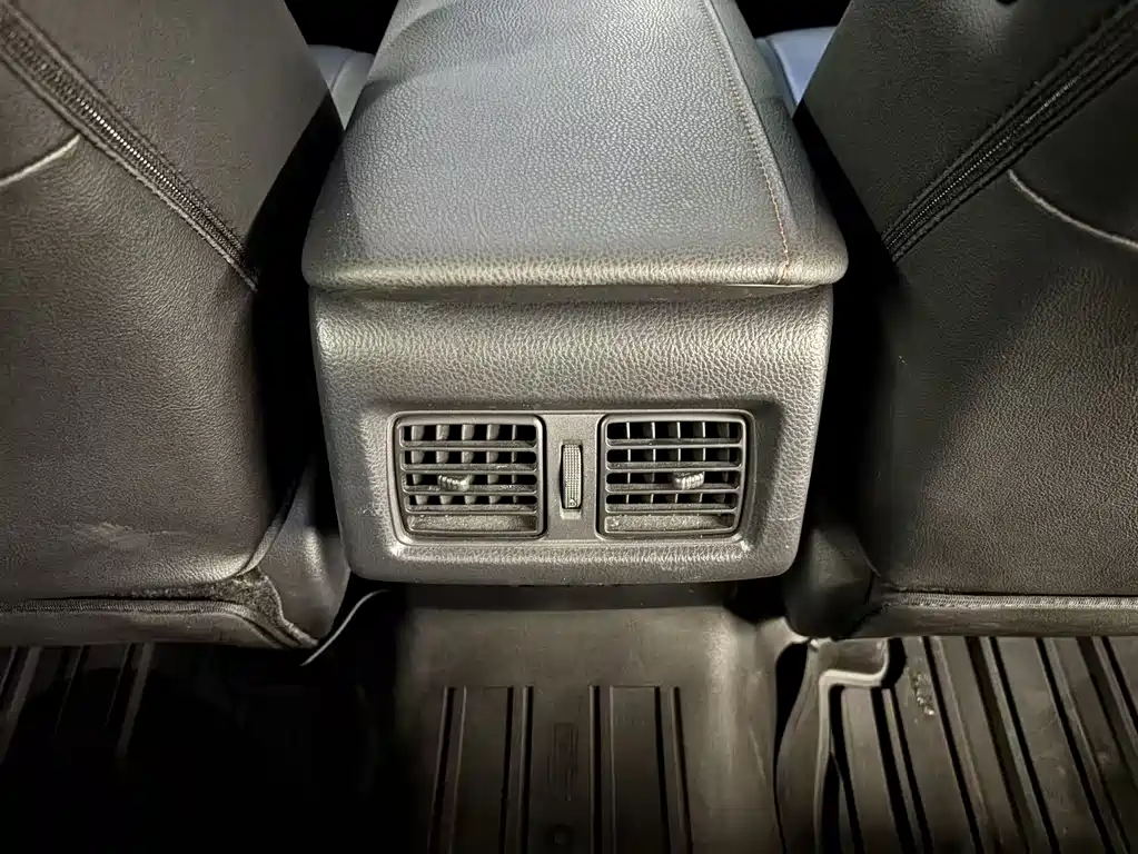 Toyota Camry 2019 — фото 17