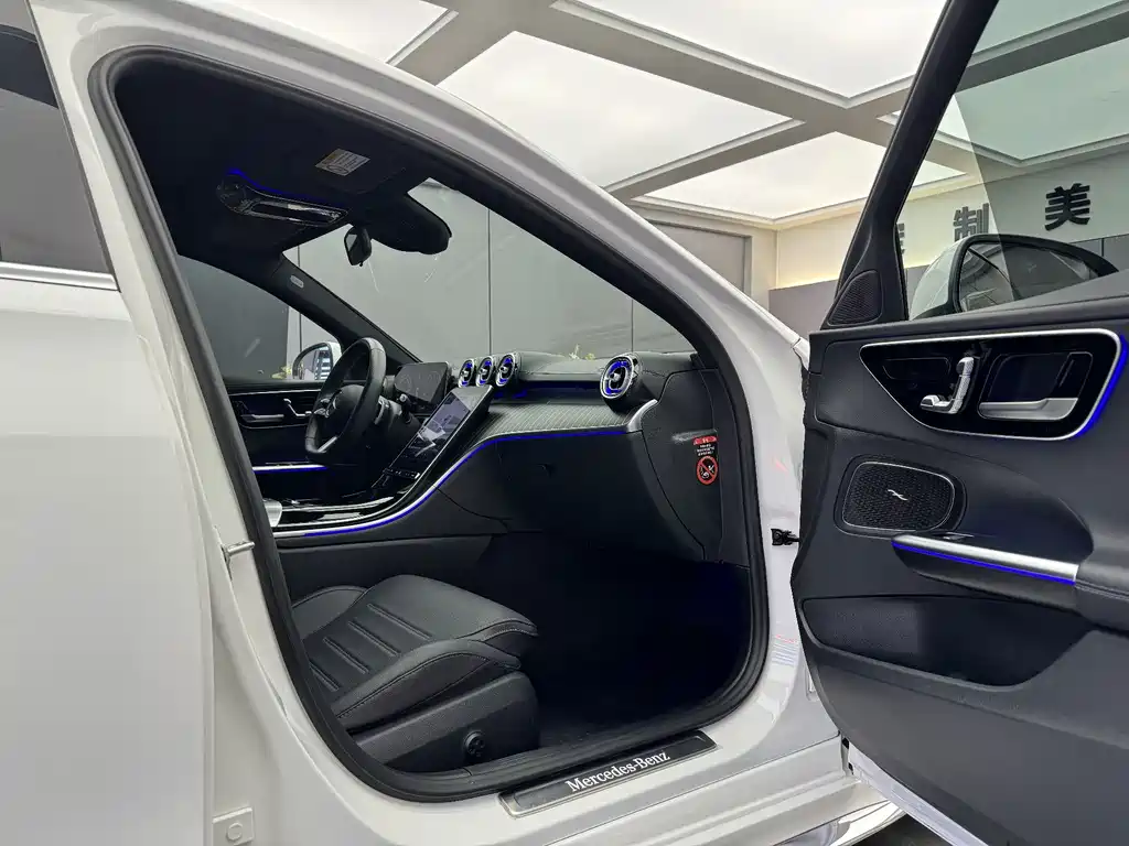 Mercedes-Benz C-Class 2023 — фото 8