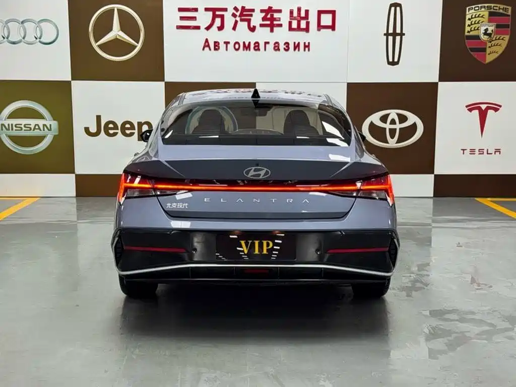 Hyundai Elantra 2023