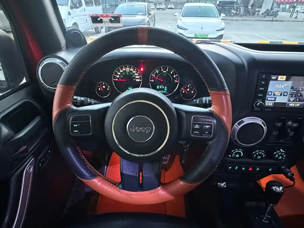 Jeep Wrangler 2014 — фото 13