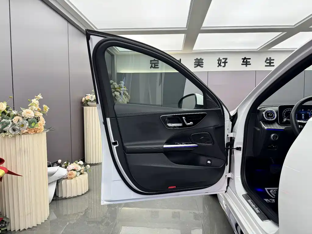 Mercedes-Benz C-Class 2023 — фото 14
