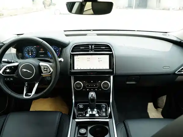 Jaguar XEL 2021