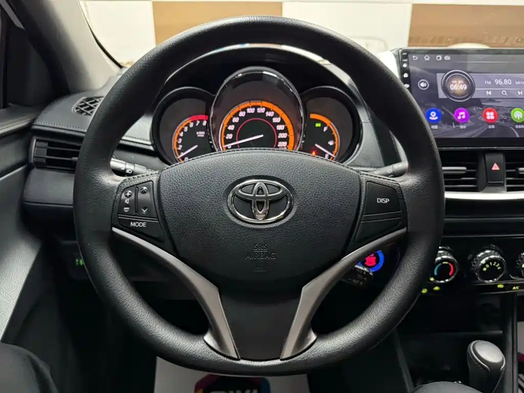 Toyota Yaris L 2023 — фото 11