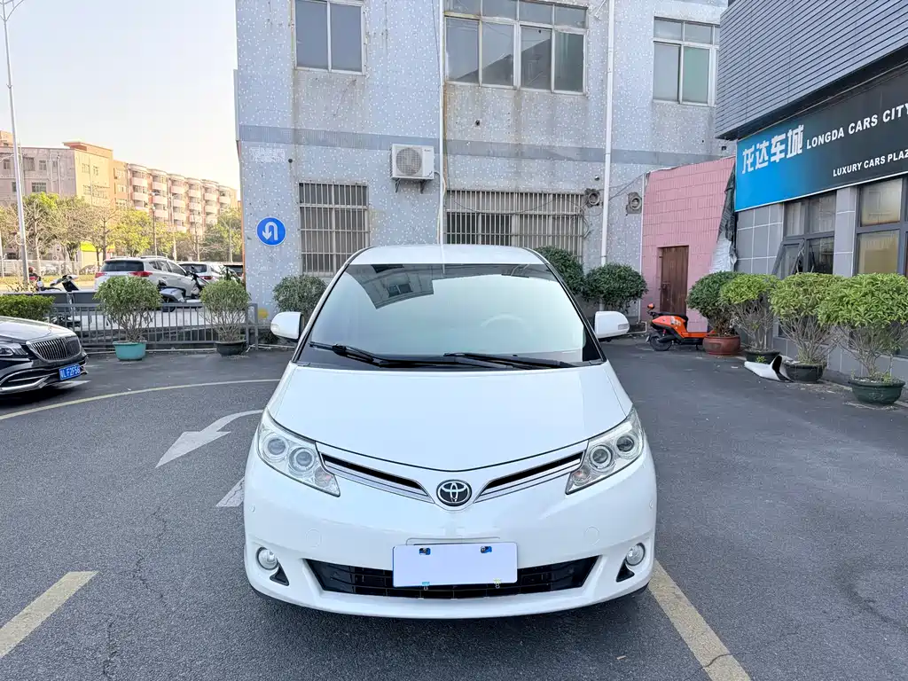 Toyota Previa 2015 — фото 2