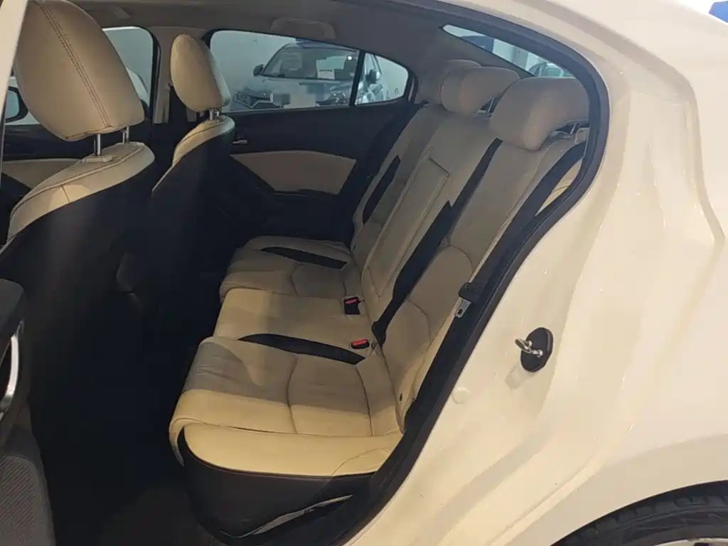 Mazda 3 Axela 2015 — фото 24