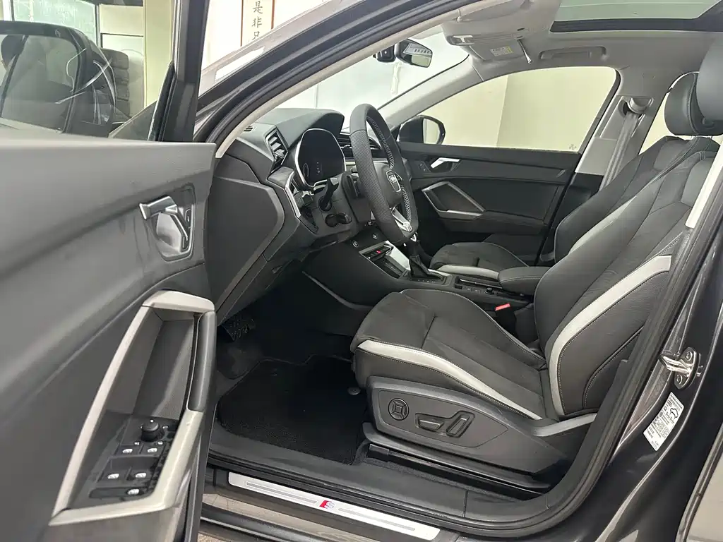 Audi Q3 2023 — фото 28