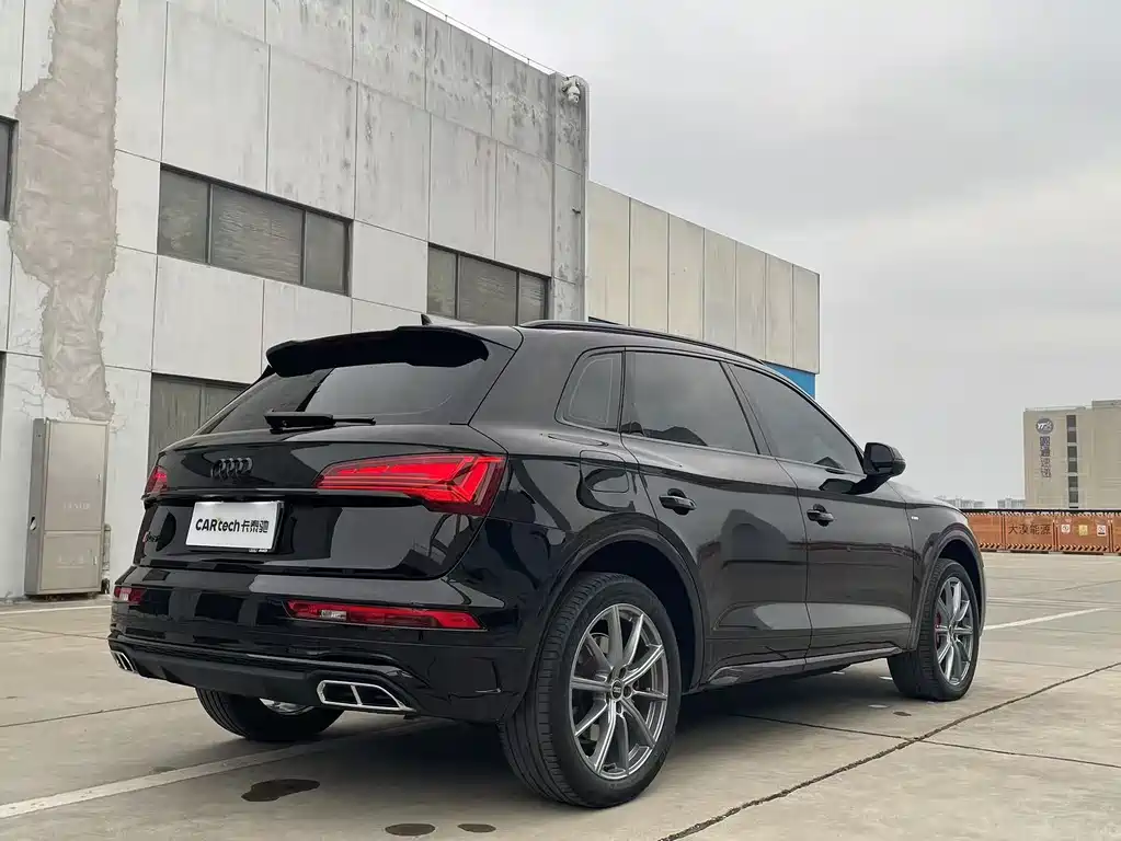 Audi Q5L 2023 — фото 9
